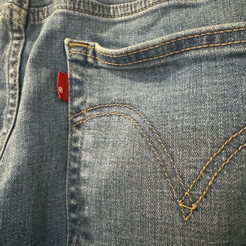 2/$20 Women’s Levi's Blue Distressed Boyfriend Copain Jeans size 34 - Picture 5 of 7